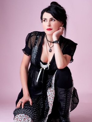 Sharon Den Adel