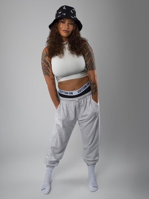 Tia Holzworth