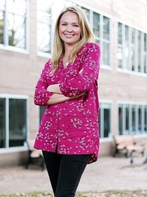 Lara Cox