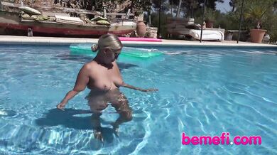 Big Tit Blonde Gets Fingers - Lena Nitro