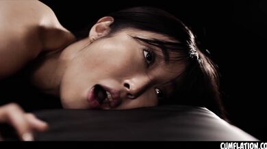 Emiri Momota Cumflation - Asijské kotě bere zatížení po zatížení cum uvnitř její kundičky a Belly plné