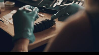 Mysterious stvoření se proměnilo Lexi Lore a Melody Marks tělesné