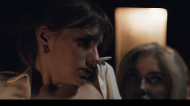 Mysterious stvoření se proměnilo Lexi Lore a Melody Marks tělesné