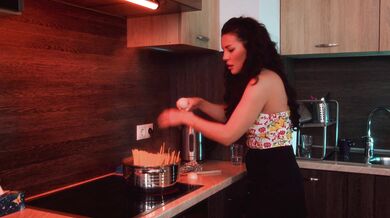 Luna Roulette's saucy payback turns into a spicy Italian threesome (FULL)