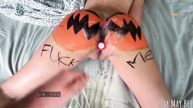 Local slut gives away her pussy on Halloween