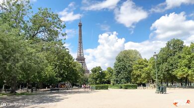 Beautiful foreigner from Paris let me taste her croissant