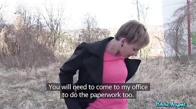 Short-haired amateur fucked by Public Agent in the car