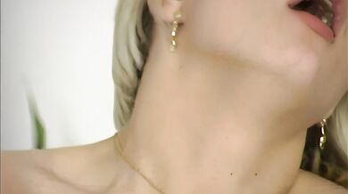 Two blondes help each other to orgasm