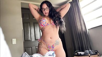 Stepsister Nika Venom wants to have some fun and relax on vacation