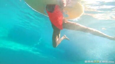 Alexis Fawx hosts a filthy sex orgy