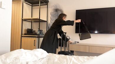 Spanish bombshell uses body language to communicate with lucky American guy