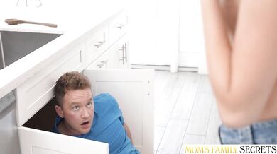 Mature Slut Savanah Storm Shows Stepdaughter Stella Lux