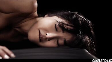 Emiri Momota Cumflation - Asijské kotě bere zatížení po zatížení cum uvnitř její kundičky a Belly plné