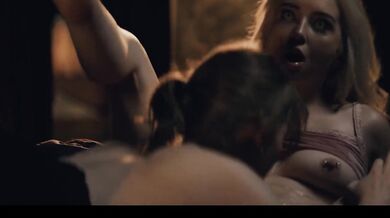 Mysterious stvoření se proměnilo Lexi Lore a Melody Marks tělesné