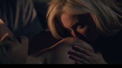 Mysterious stvoření se proměnilo Lexi Lore a Melody Marks tělesné