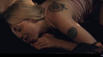 Mysterious stvoření se proměnilo Lexi Lore a Melody Marks tělesné