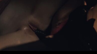 Mysterious stvoření se proměnilo Lexi Lore a Melody Marks tělesné