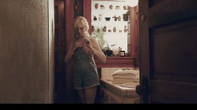 Mysterious stvoření se proměnilo Lexi Lore a Melody Marks tělesné