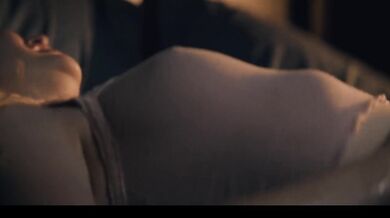 Mysterious stvoření se proměnilo Lexi Lore a Melody Marks tělesné