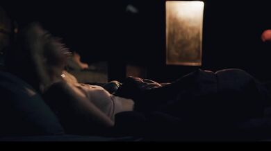 Mysterious stvoření se proměnilo Lexi Lore a Melody Marks tělesné