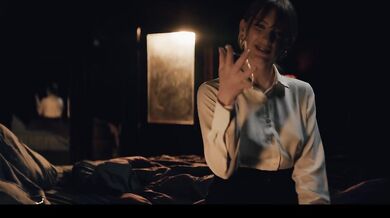 Mysterious stvoření se proměnilo Lexi Lore a Melody Marks tělesné