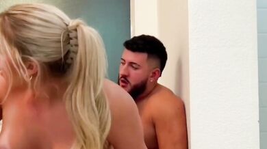 KK - Make Love In Bathroom