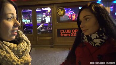 Drunk girls have great time!