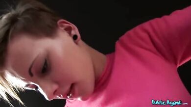 Short-haired amateur fucked by Public Agent in the car