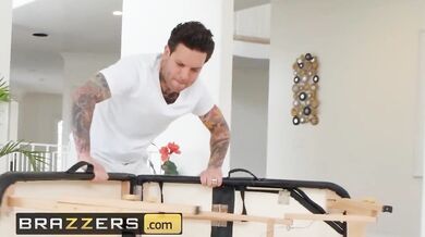 Dirty masseur pounds thick PAWG Lela Star