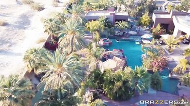 Alexis Fawx hosts a filthy sex orgy