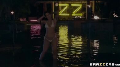 Alexis Fawx hosts a filthy sex orgy