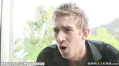 Squirting maid Gabriella Paltrova