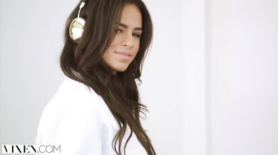 Beautiful Hooks Up With Her Fantasy Giant Cock