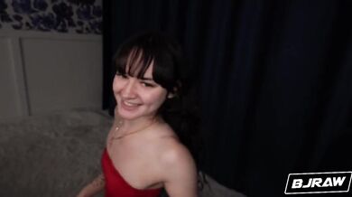 Remi Raw wraps her lips around a big dick