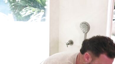 Jewel Diamant gets her tight pussy fucked in a hot oily massage with a cumshot on her face