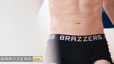 Yorgelis Carrillo & Vitoria Beatriz Nuru Massage 3some