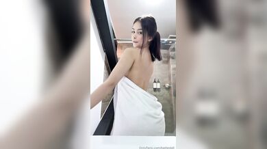 Kattedoll Flashes Big Tits Before Bath