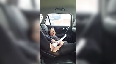 XXZaraMaeXX Vibrates in Moving Car