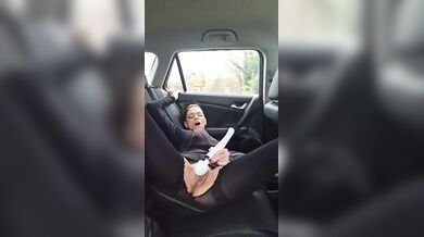 XXZaraMaeXX Vibrates in Moving Car