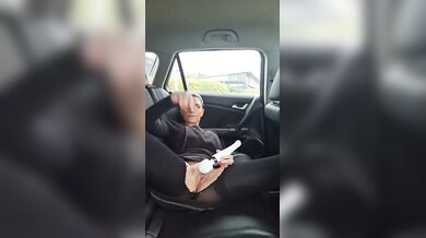 XXZaraMaeXX Vibrates in Moving Car