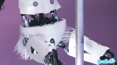 Hentai Bot vs Kiki Klout Strip