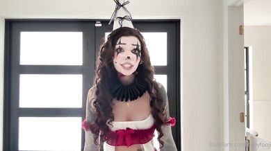 Sexy Clown Babyfooji Pleases Herself